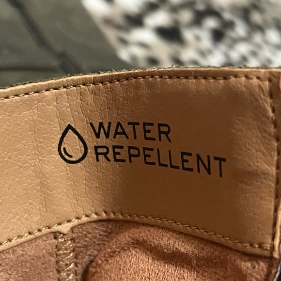 Vionic size 7.5 women’s green zip up booties - Picture 3 of 10